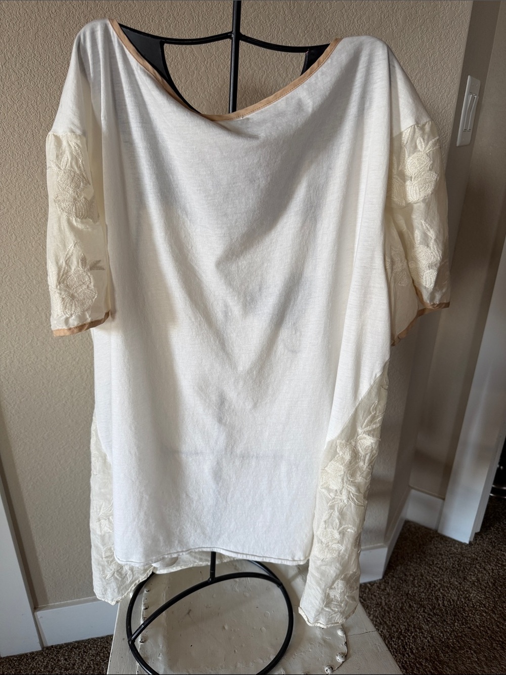 Sundance Cream Embroidered Silk & Cotton Floral Tunic. Size XL. - Picture 2 of 16
